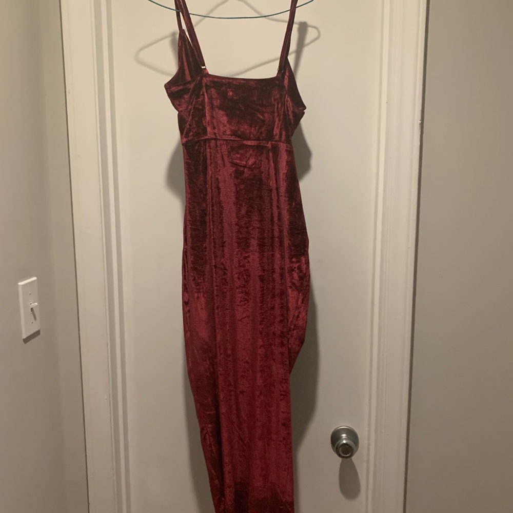 LOVING BLIND DRESS IN WINE VELVET